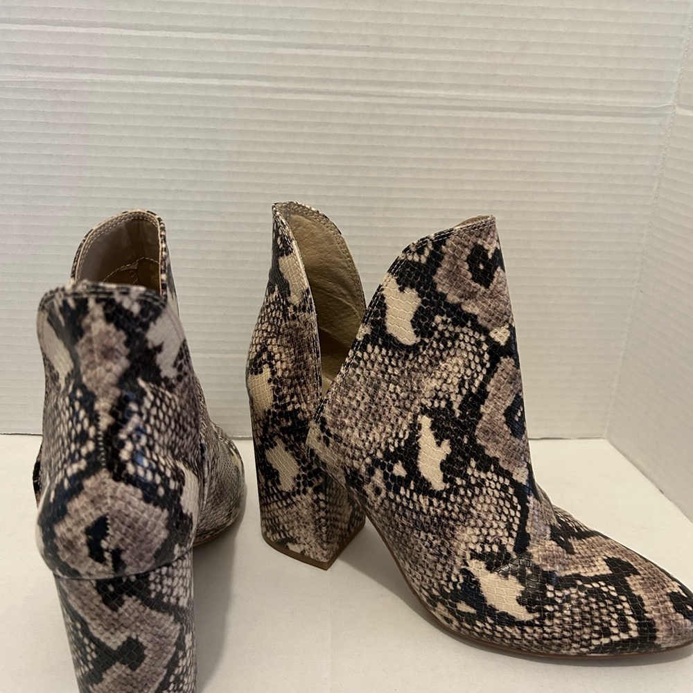 Steve Madden Snakeskin Pattern Ankle Booties size 10 M women. Block Heel. OBO - Picture 3 of 14